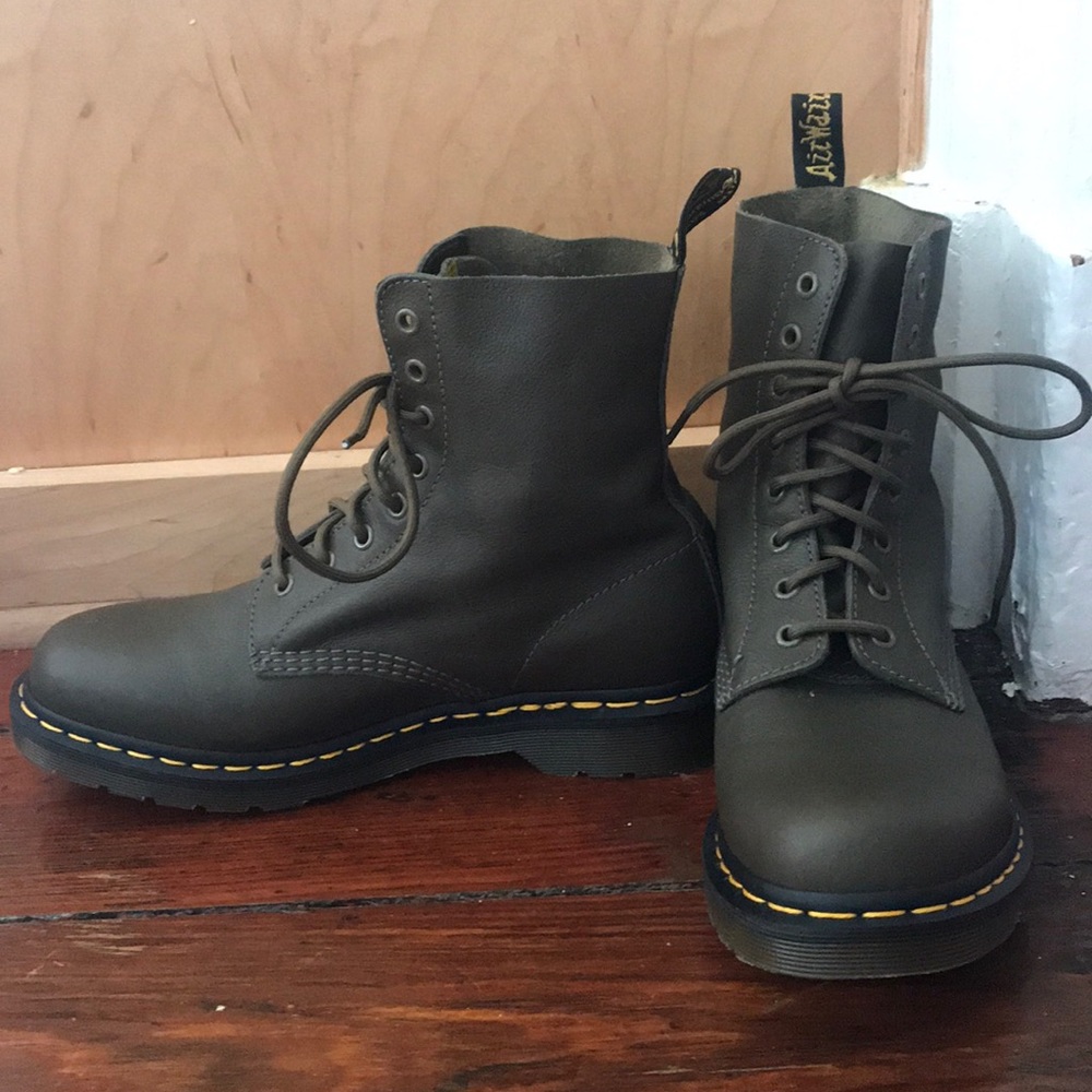 Dr. Martens 1460 Pascal Virginia boots sz 10